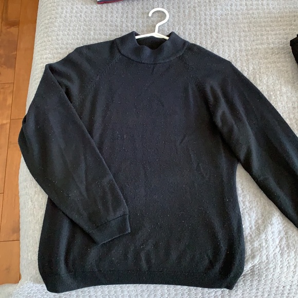 Black long sleeve sweater - Picture 2 of 2